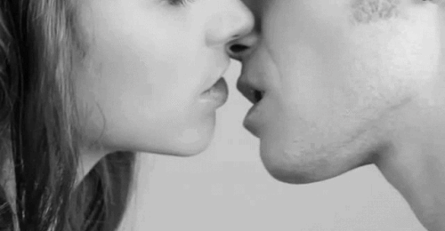 baiser, bisous, embrasser, couple, kiss, noir et blanc