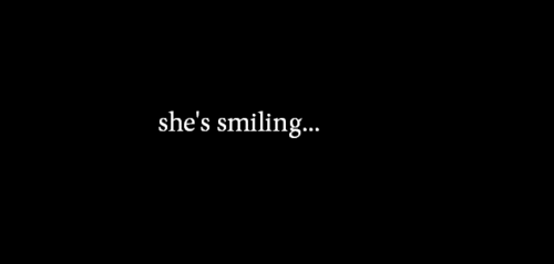 she is smiling but it is killing her inside, texte, text, noir et blanc