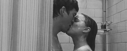 couple, kiss, love, shower, romantic, black and white, embrasser, bisous, romantique, sous la douche, noir et blanc