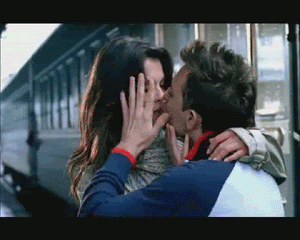 couple qui s embrasse embrasser quai de gare french kiss Image, animated GIF