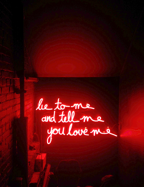 red neon lights, lie to me and tell me you love me, mens moi et dis moi que tu maimes, text, texte