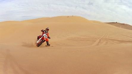 motocross dans le desert, derapage, drift