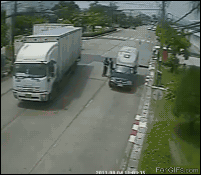 accident, camion vs homme, man vs truck, epic fail, lol, drole, honte