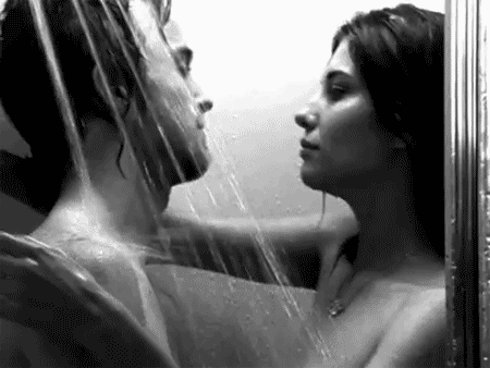 lovers under the shower, couple sous la douche